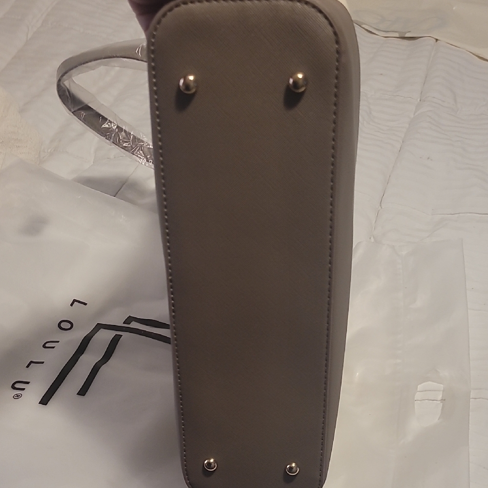 Loulu Two-Tone Tote Bag in Cream and Taupe - Picture 3 of 8